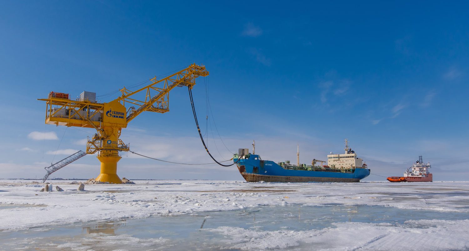 Арктика поднимает российский флаг