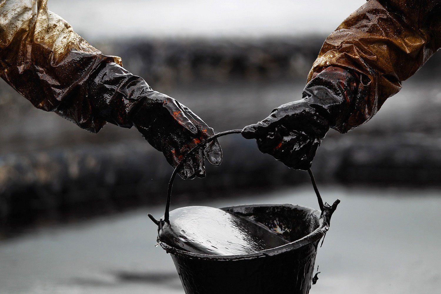 Происхождение нефти и технологии ее добычи
