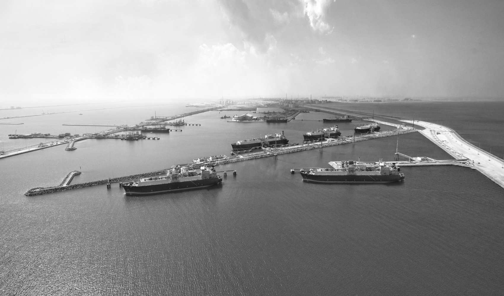 Катар намерен реализовать крупнейший в мире проект по производству СПГ