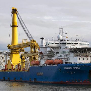 Дырявые санкции США? Фирмы из Европы оборудовали судно «Академик Черский»