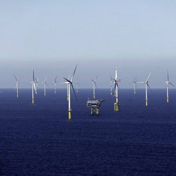 Франция создаст 50 новых парков ветряных электростанций в море к 2050 году